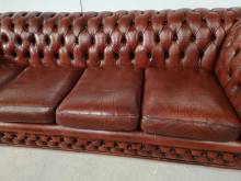 vente en ligne canapé chesterfield cuir marron quatre places style déco pubs anglais proche Paris