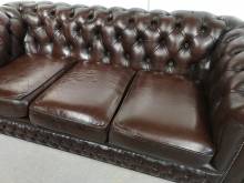 vends canapé chesterfield cuir marron trois places haut de gamme à Lyon