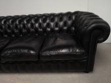 vends canapé chesterfield cuir noir trois places original à Lille