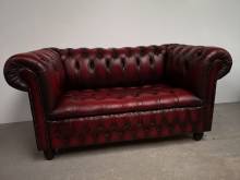 Acheter un canapé chesterfield cuir bordeaux deux places style vintage à Bordeaux