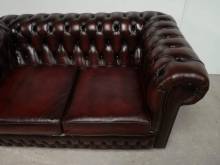 trouver canapé chesterfield cuir bordeaux deux places haut de gamme proche Paris
