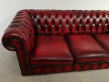 achat canapé chesterfield cuir rouge trois places style décoration industrielle à Marseille