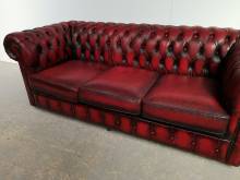se faire livrer canapé chesterfield cuir rouge trois places ancien à Marseille