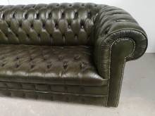 a vendre canapés chesterfield cuir vintage pour décoration HCR en France