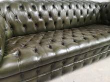 vends canapés chesterfield cuir vintage pour HCR en France
