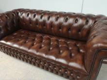 vends canapés chesterfield cuir marron trois places style décoration industrielle proche Lyon