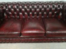acheter canapé chesterfield cuir bordeaux trois places style décoration loft proche Orléans