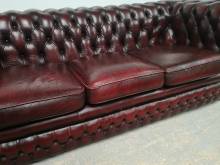 vends canapé chesterfield cuir bordeaux trois places haut de gamme proche Orléans