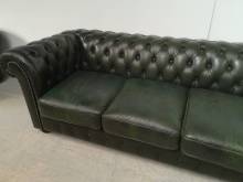 se faire livrer canapé chesterfield cuir vert trois places style rétro anglais proche Orléans
