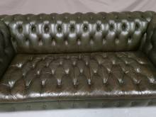 acheter en ligne canapé chesterfield cuir vert anglais trois places bon état à Rouen