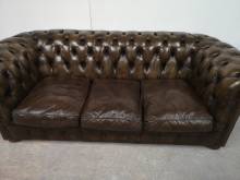 vends canapé chesterfield cuir vert trois places original proche Chartres