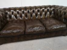 vente canapé chesterfield cuir vert trois places style vintage proche Chartres