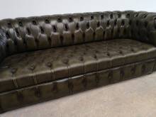 se faire livrer canapé chesterfield cuir vert trois places seconde main proche Paris