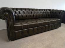 vente canapé chesterfield cuir vert trois places haut de gamme proche Paris