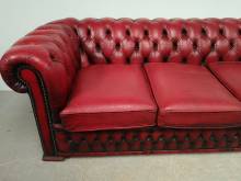 se faire livrer canapé chesterfield cuir rouge trois places original proche Rennes