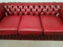 vente canapé chesterfield cuir rouge trois places seconde main proche Rennes