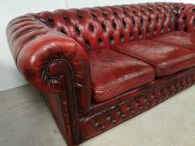 a acheter canapé chesterfield cuir bordeaux trois places ancien style anglais proche Vannes