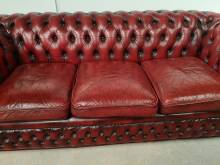 vente canapé chesterfield cuir vieilli bordeaux trois places seconde main proche Vannes