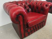 se faire livrer fauteuil chesterfield cuir rouge style décoration loft proche Paris