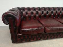 vente canapé chesterfield cuir bordeaux trois places style décoration loft proche La Rochellet 