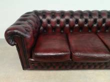 se faire livrer canapé chesterfield cuir bordeaux trois places import direct Angleterre proche La Rochelle