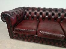 commander en ligne canapé chesterfield cuir bordeaux trois places style bars anglais proche La Rochelle