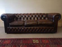 achat canapé chesterfield cuir marron trois places ancien anglais proche Chartres