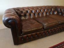 se faire livrer canapé chesterfield cuir marron trois places style décoration style vintage proche Chartrese
