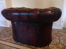 vente en ligne fauteuil chesterfield cuir bordeaux import direct Angleterre proche La Rochelle