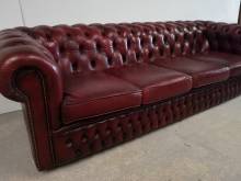 se faire livrer canapé chesterfield cuir bordeaux quatre places véritable proche Paris