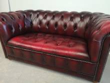 vente canapé chesterfield cuir bordeaux deux places style pubs anglais proche Strasbourg