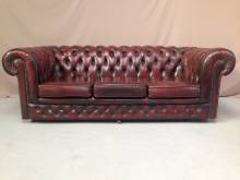 en vente paire canapés chesterfield cuir bordeaux à Rennes